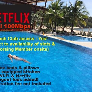 Beach Condos At Pico De Loro Cove - Wi-Fi & Netflix, 42-50"Tvs With Cignal Cable, Uratex Beds & Pillows, Equipped Kitchen, Balcony, Parking - Guest Registration Fee Is Not Included Nasugbu Exterior photo