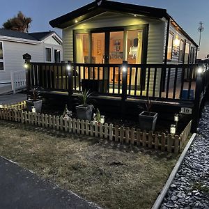 Hotel Happy Place - Lido Beach Prestatyn Exterior photo