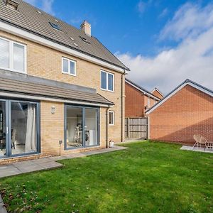 5 Bedroom Detached House In Milton Keynes Bletchley Exterior photo