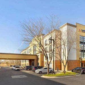 Comfort Inn & Suites Arlington Heights - Schaumburg Exterior photo