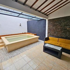 Villa Bandung Lembang Jacuzi Warm Water & Billiard Bongkor 1 Exterior photo