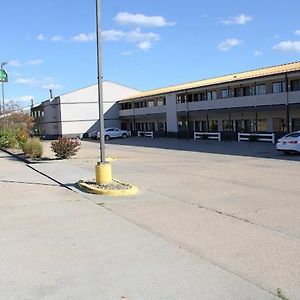 Greenlight Inn & Suite Saint James Exterior photo