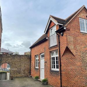 Charming & Cosy Town Centre Home With Parking Guildford Exterior photo