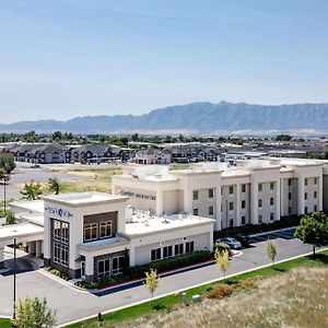 Comfort Inn & Suites Logan Near University Exterior photo