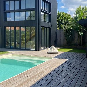 Apartamento Poolside Retreat In Le Bouscat Exterior photo