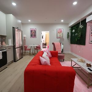 Apartamento Pinkalicious! A Barbie-Themed Oasis Filadelfia Exterior photo