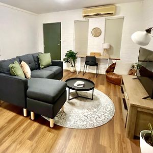 Apartamento Stylishly Renovated Abode South Hedland Exterior photo