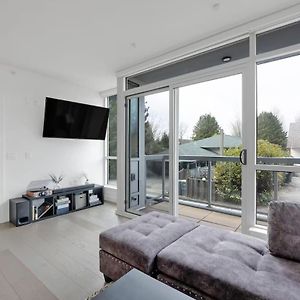 Modern & Luxury Apartment In Central Location Vancouver Exterior photo