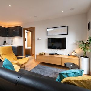 Central Two Bedroom Apartments St Albans By Central Stays Short Lets & Serviced Accommodation With Free Parking Exterior photo