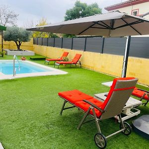 Casa Andaluza Con Piscina Y Jardin Privado En Gelves A 15 Minutos Del Centro De Sevilla Exterior photo