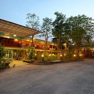 Hotel Baan Kitsada Amphawa Exterior photo
