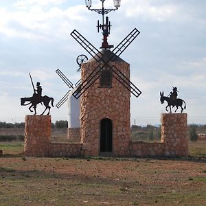 Hotel Alojamiento Rural Los Delfines Valdepeñas Exterior photo