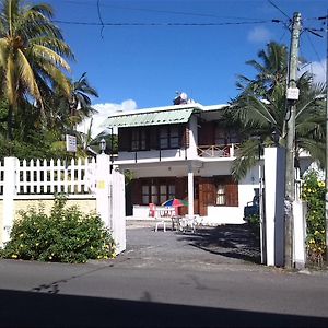 Apartamento Auberge Etiennette Trou d'Eau Douce Exterior photo