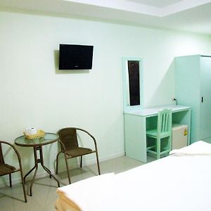 Hotel Ruan Rim Nam Roi Et Room photo
