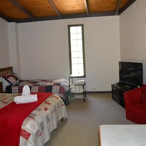 Colonial Motel Omeo Room photo