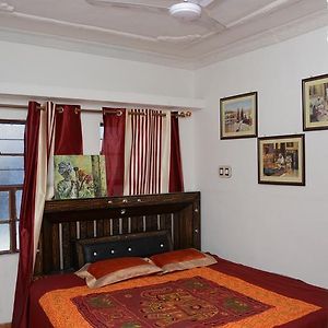 Karina Art Home Stay 50 Meters From Rampuria Haveli Bikaner Exterior photo