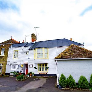 The Beaumont Bed and Breakfast Sittingbourne Exterior photo
