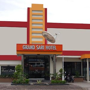 Grand Sari Hotel Padang  Exterior photo