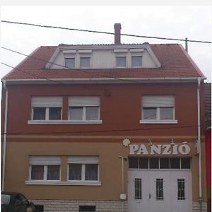 Hotel Napsugár Panzió Vác Exterior photo