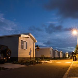 Hotel Nrma Stockton Beach Holiday Park Room photo