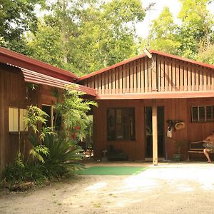 Tropical Bliss Bed And Breakfast Mena Creek Exterior photo