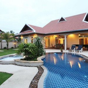 The Chase & Foxlea Villas Pattaya Exterior photo
