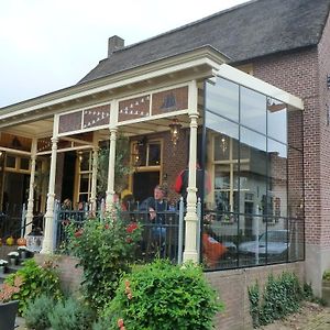 'T Oude Veerhuis Bed and Breakfast Heerewaarden Exterior photo
