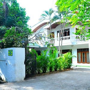 Hotel French Garden Tourist Rest Anuradhapura Exterior photo