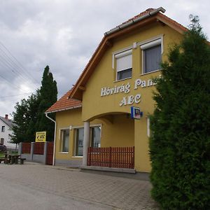 Hotel Hóvirág Panzió Porva Exterior photo