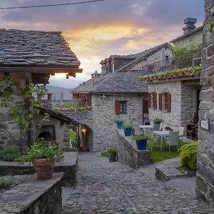 Borgo Casale Hostal Albareto  Exterior photo