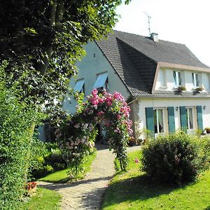 Maison d'hôtes Les Vallées Bed and Breakfast Saint-Quentin-sur-le-Homme Exterior photo