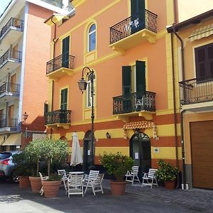 Hotel Mimosa Alassio Exterior photo