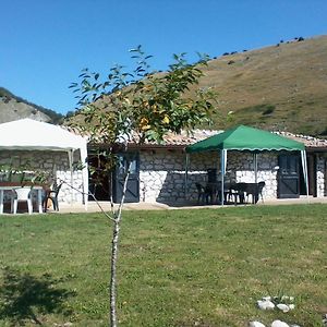 Hotel Chalet Vista Lago San Gregorio  Exterior photo