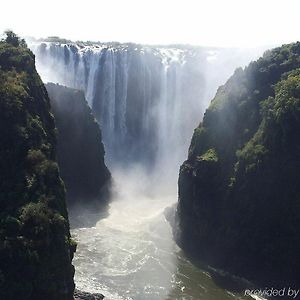 Hotel Courtyard Victoria Falls Livingstone Exterior photo