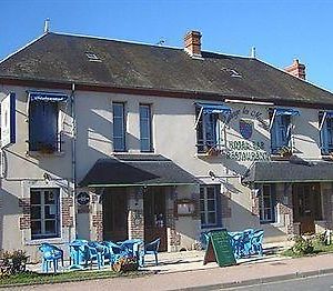 Hotel Auberge Les Muriers La Ferté-Hauterive Exterior photo