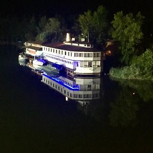 Botel Hotel Lisa Budapest Exterior photo