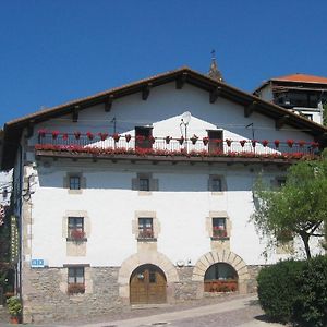 Hotel Hostal Ezkurra Exterior photo