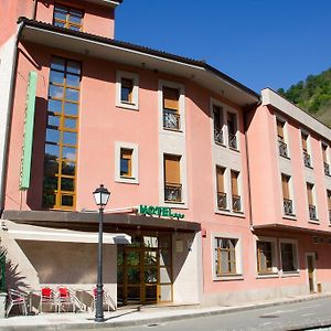 Hotel las Cruces Belmonte De Miranda Exterior photo