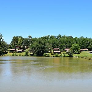 Camping - Village Vacances du Lac Boulogne-sur-Gesse Exterior photo