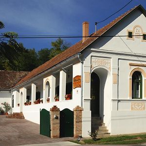 Flórián Vendégház Hostal Villánykövesd Exterior photo