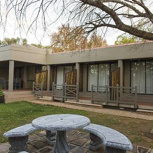 The Suburban Guest House Bloemfontein Exterior photo