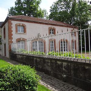 Chateau Mesny Gite Au Fil Des Pages Vic-sur-Seille Exterior photo