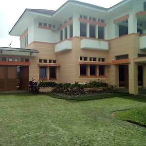 Simply Homy Guesthouse Graha Puspa Bongkar Exterior photo