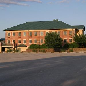 Hotel Bridges Guest Quarters Abbottstown Exterior photo