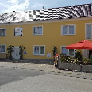 Pension Haus Nova Wiener Neustadt Exterior photo