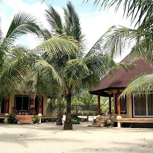 Le Palme Beach Resort Pandan Exterior photo