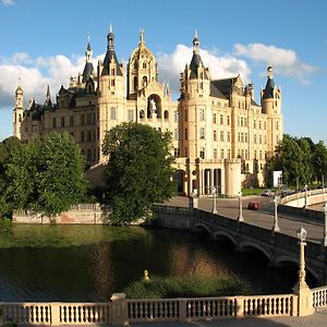 Hotel Feriendorf Muess Schwerin  Exterior photo