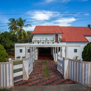 Dayanithi Guest House Jaffna Exterior photo