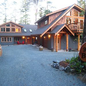 Black Bear Guesthouse Tofino Exterior photo