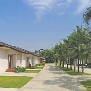 The Brass Villa Garden Resort Sattahip Exterior photo